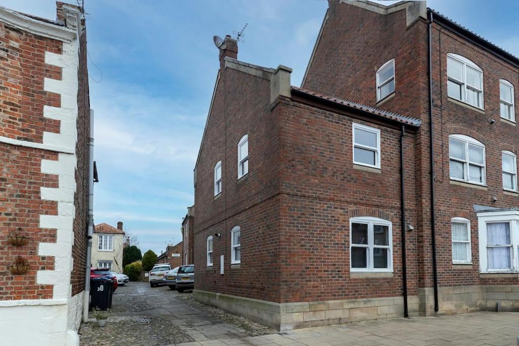In The Heart Of It! Villa Stokesley Bagian luar foto