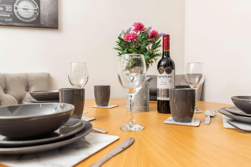 In The Heart Of It! Villa Stokesley Bagian luar foto