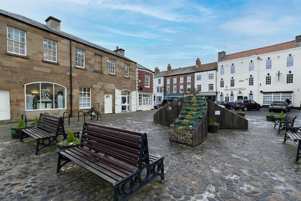 In The Heart Of It! Villa Stokesley Bagian luar foto