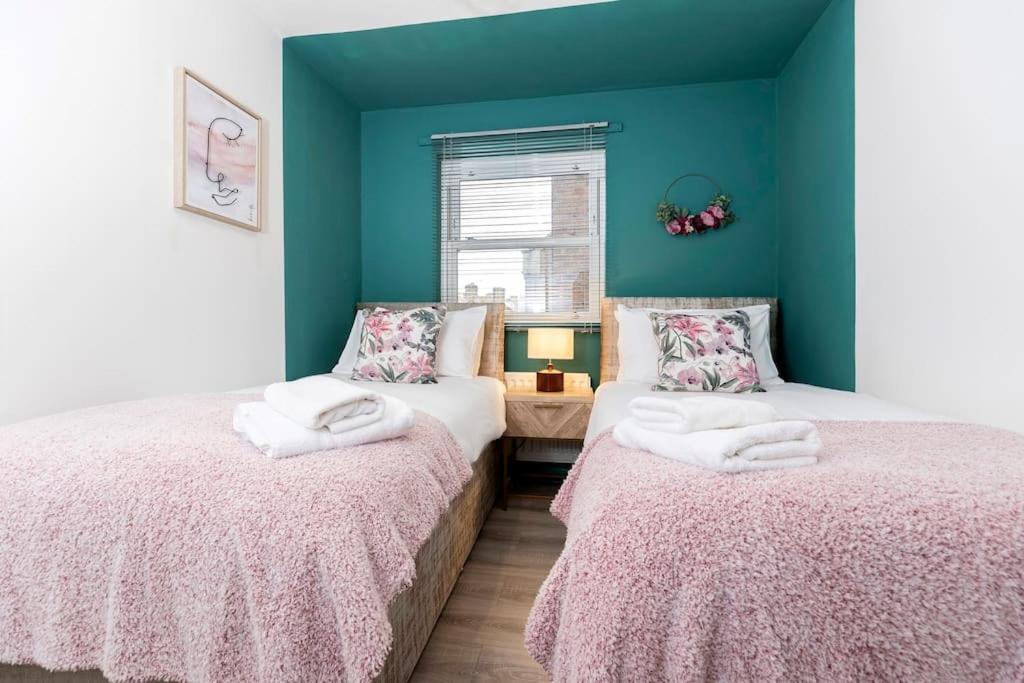 In The Heart Of It! Villa Stokesley Bagian luar foto