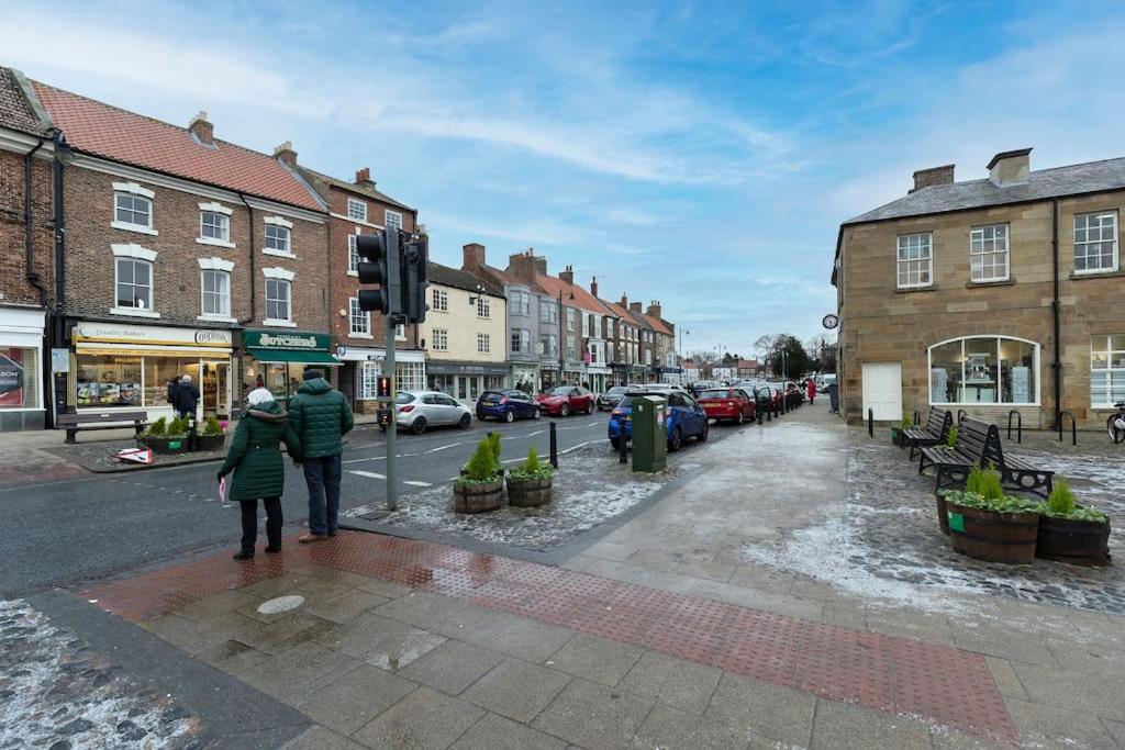 In The Heart Of It! Villa Stokesley Bagian luar foto