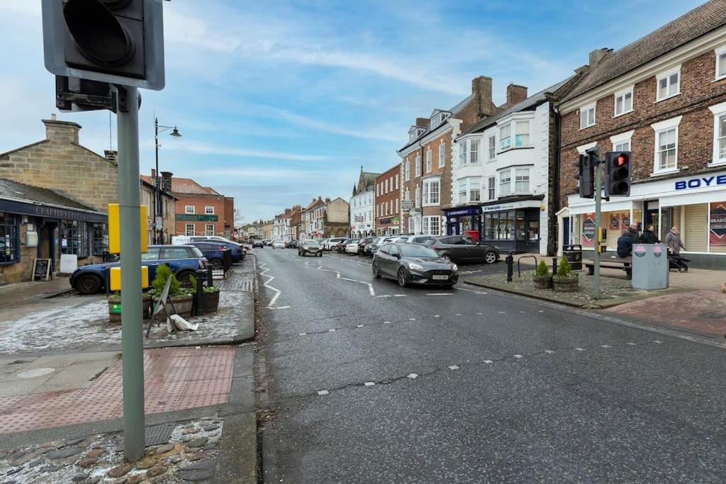 In The Heart Of It! Villa Stokesley Bagian luar foto
