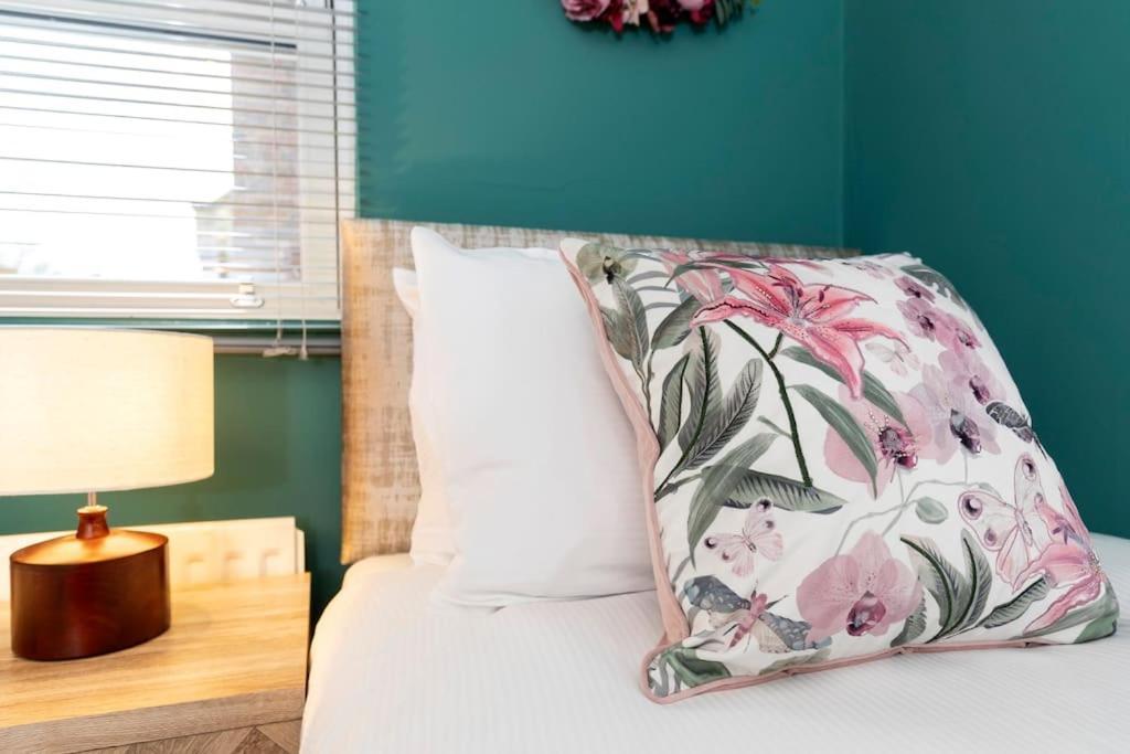 In The Heart Of It! Villa Stokesley Bagian luar foto