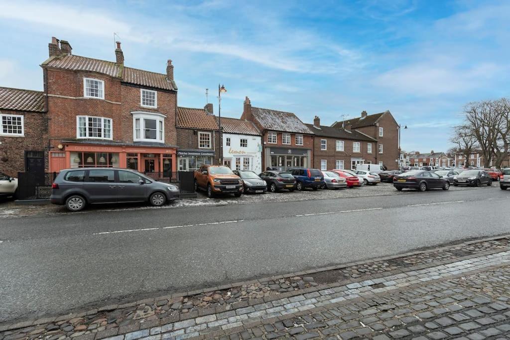 In The Heart Of It! Villa Stokesley Bagian luar foto